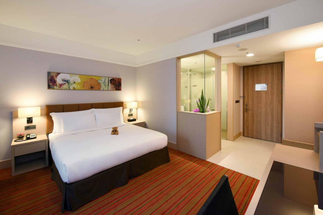 Fullon Hotel Taoyuan Airport Access Mrt A8 Guishan Luaran gambar A room at the hotel